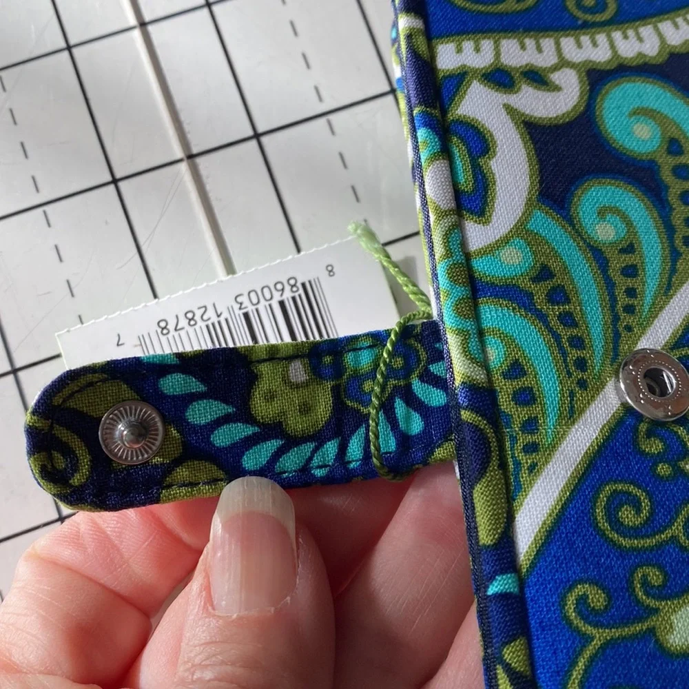 NWT Vera Bradley Passport ID Cover Rhythm & Blues Greens Aqua White Navy - Picture 15 of 16